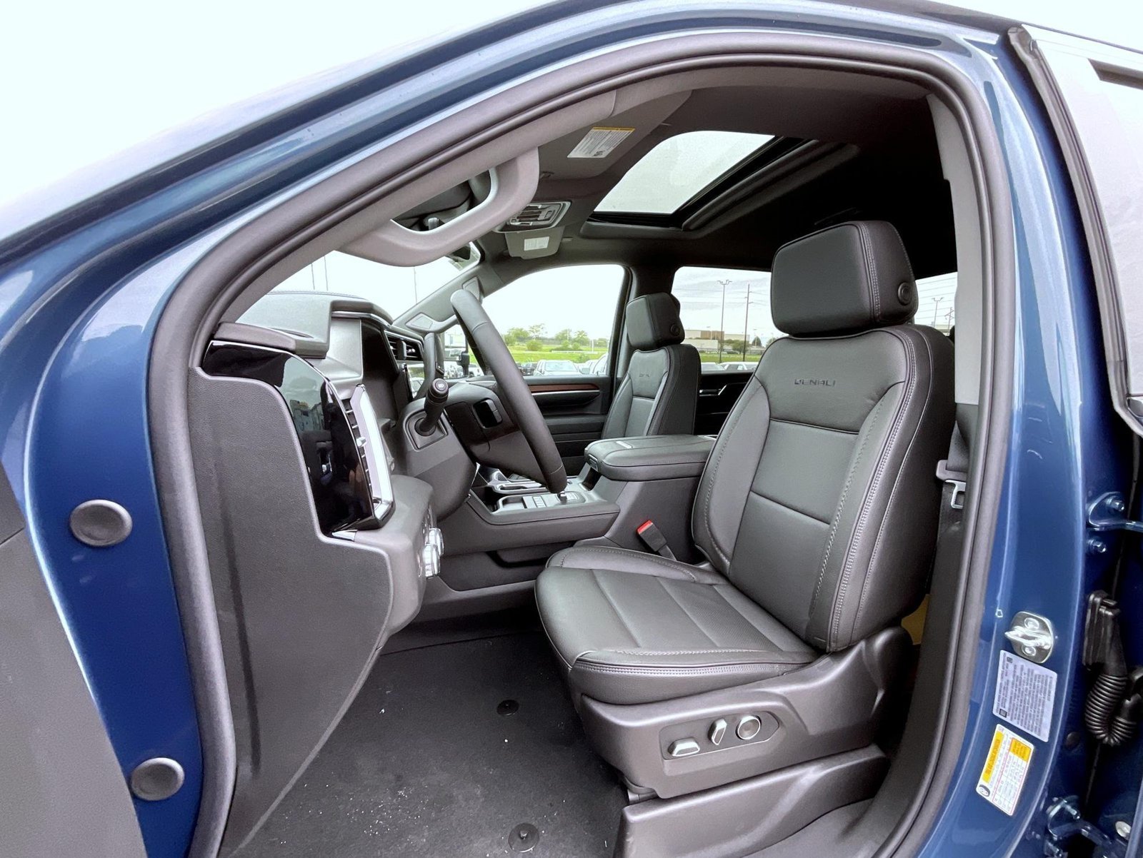 2026 GMC Sierra 3500HD Denali - Photo 10