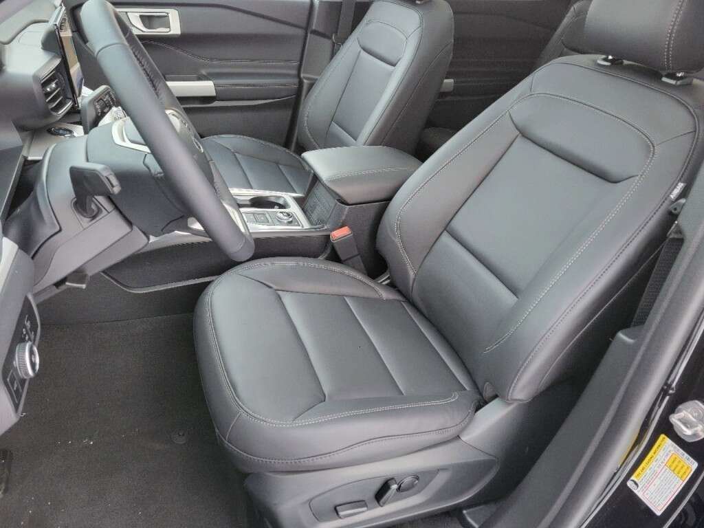 Used 2023 Black Metallic Ford XLT image 32