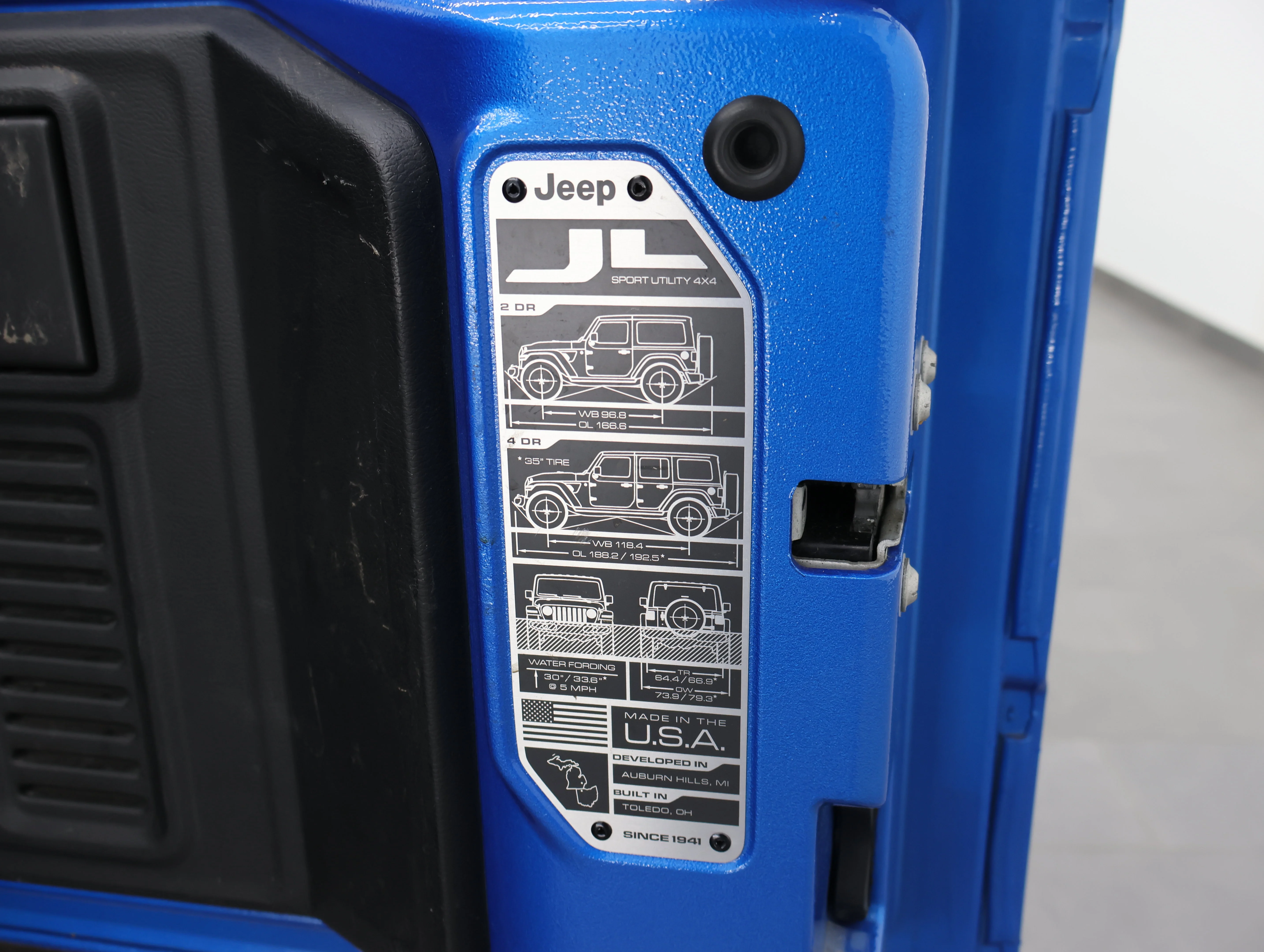 Used 2022 Hydro Blue Pearlcoat Jeep Unlimited Sahara image 29