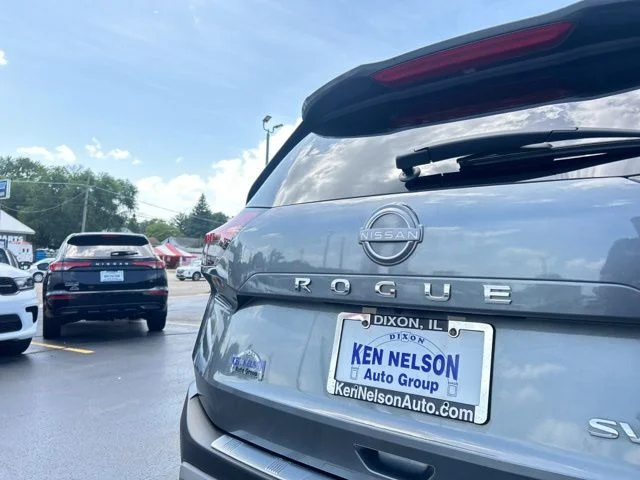 Used 2023 Gray Nissan SV image 5
