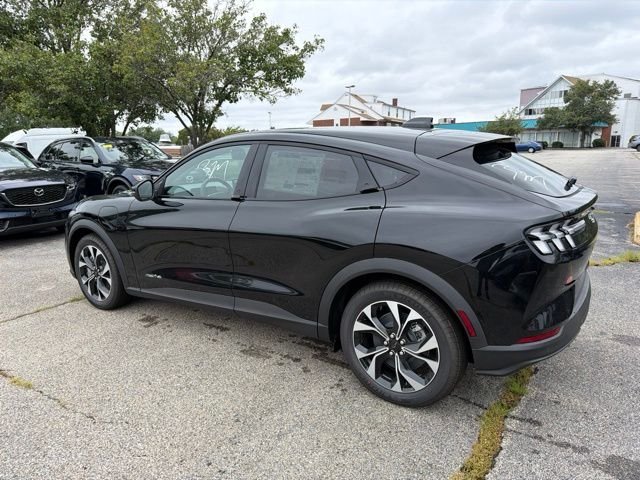 New 2026 Shadow Black Ford Select image 5