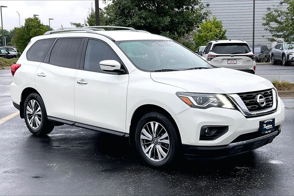 Used 2018 White Nissan SV image 39