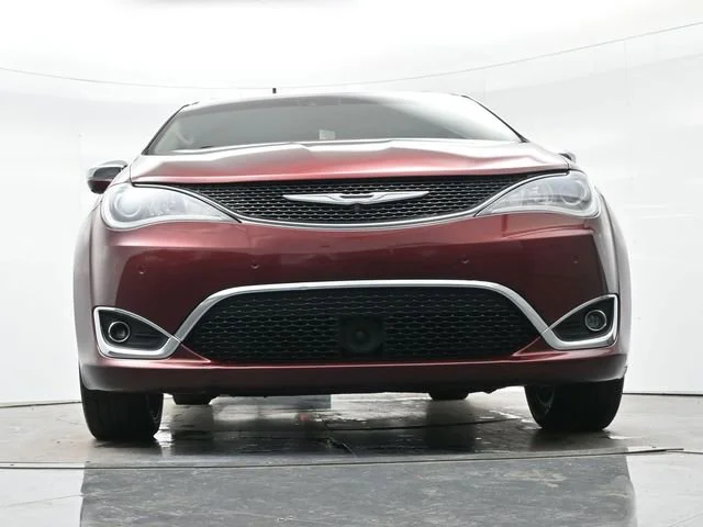 Used 2018 Velvet Red Pearlcoat Chrysler Limited image 23