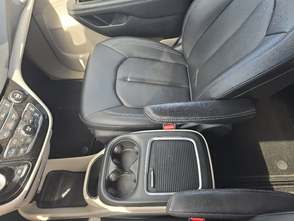 Used 2024 Silver Chrysler Touring L image 28