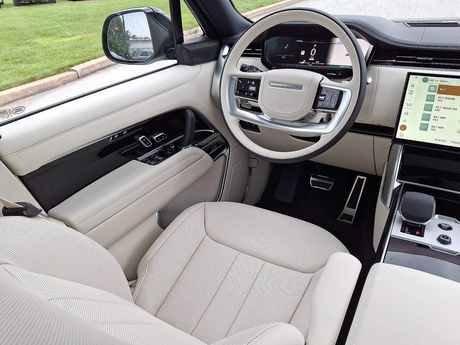 New 2027 Santorini Black LAND ROVER  image 8