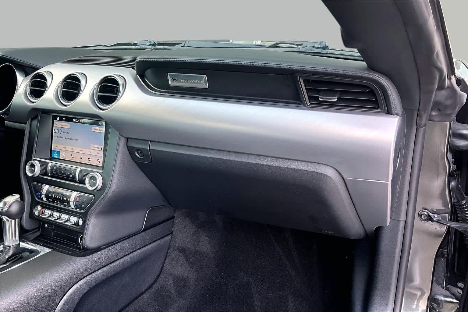 Used 2019 Magnetic Metallic Ford GT Premium image 17
