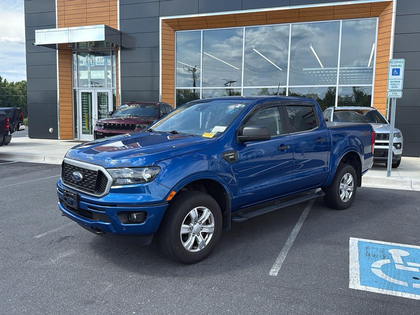 Used 2019  FORD  image 1