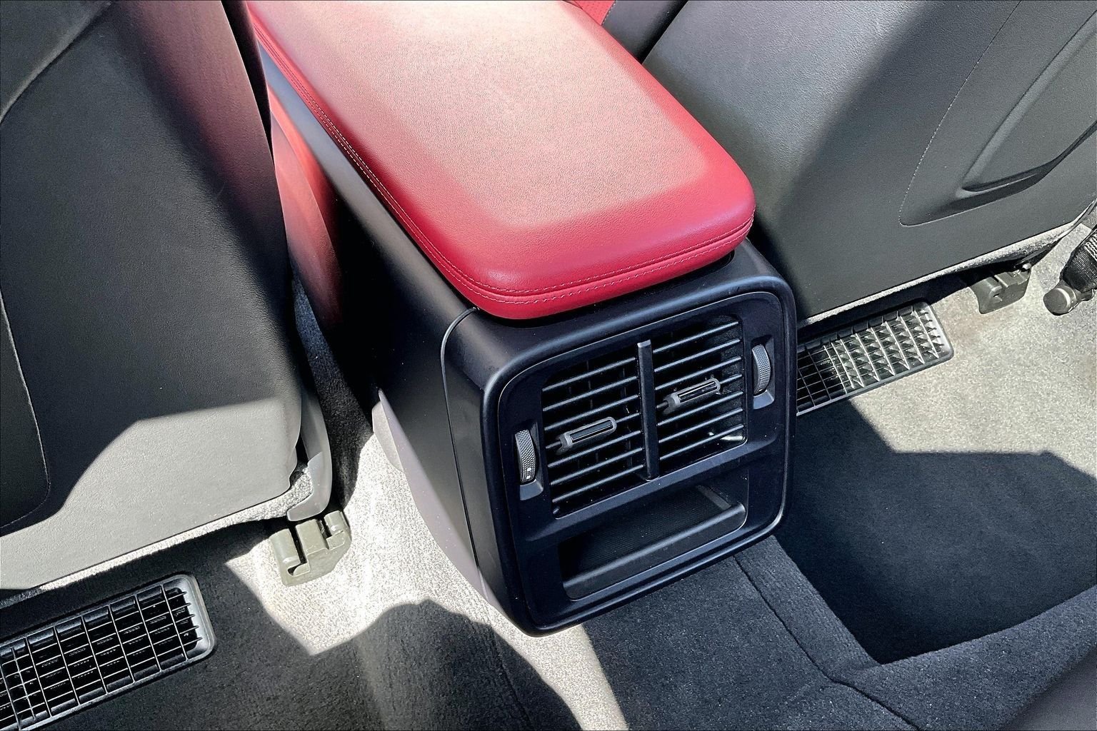Used 2025  Porsche  image 33