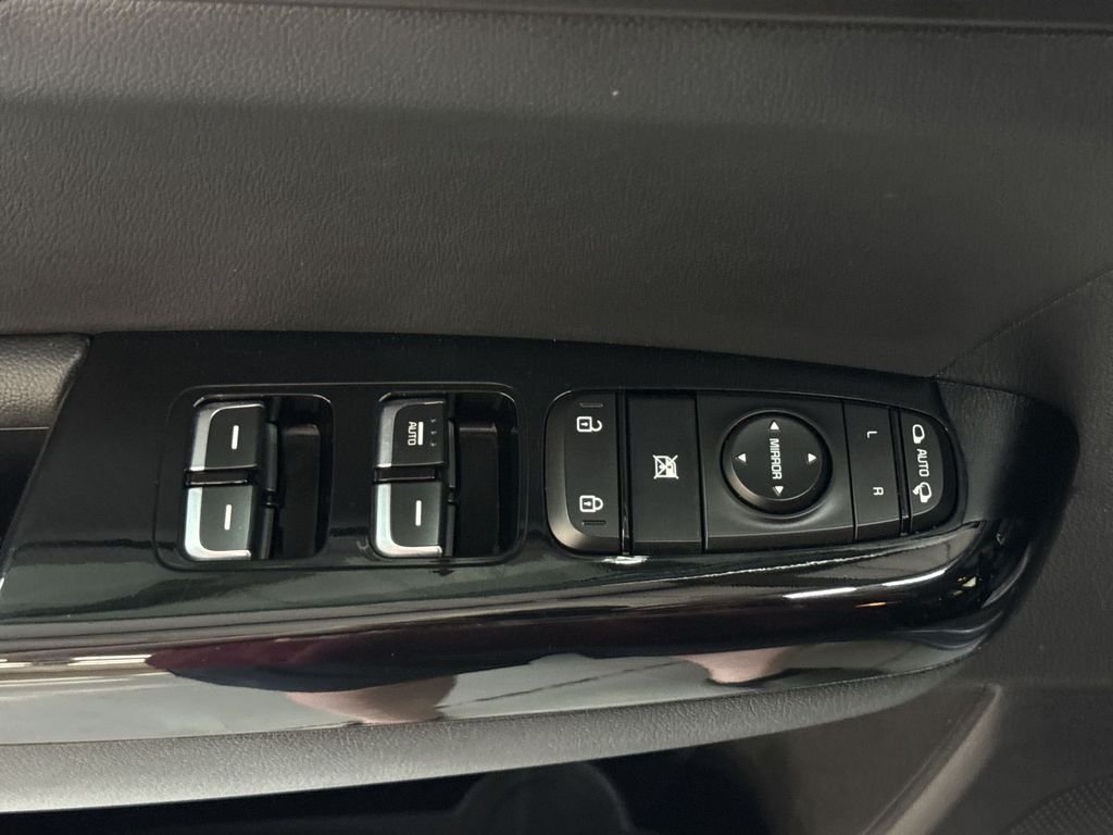 Used 2019 Mineral Silver Kia EX image 15