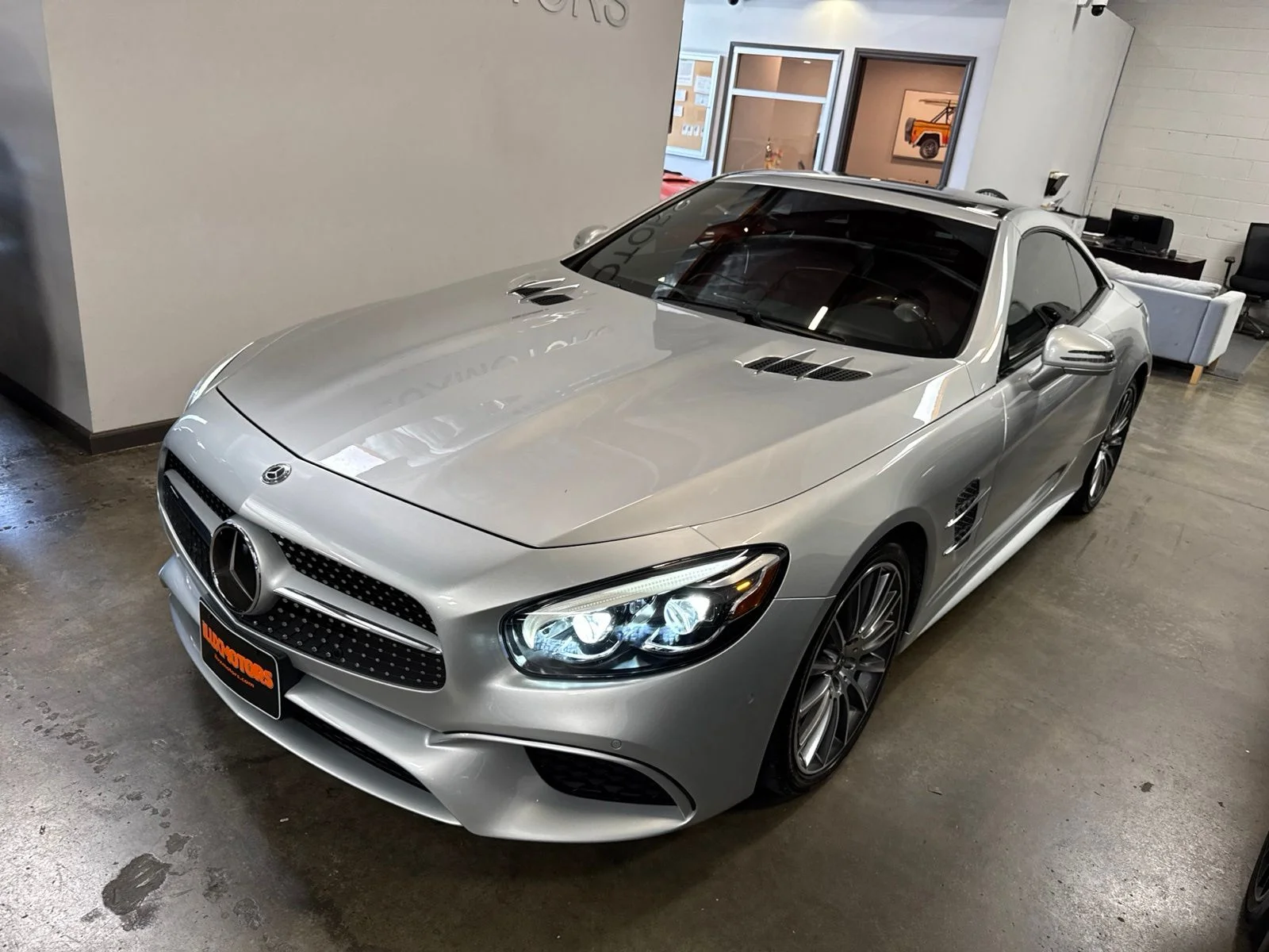 Used 2019 Silver Mercedes-Benz SL 550 image 40