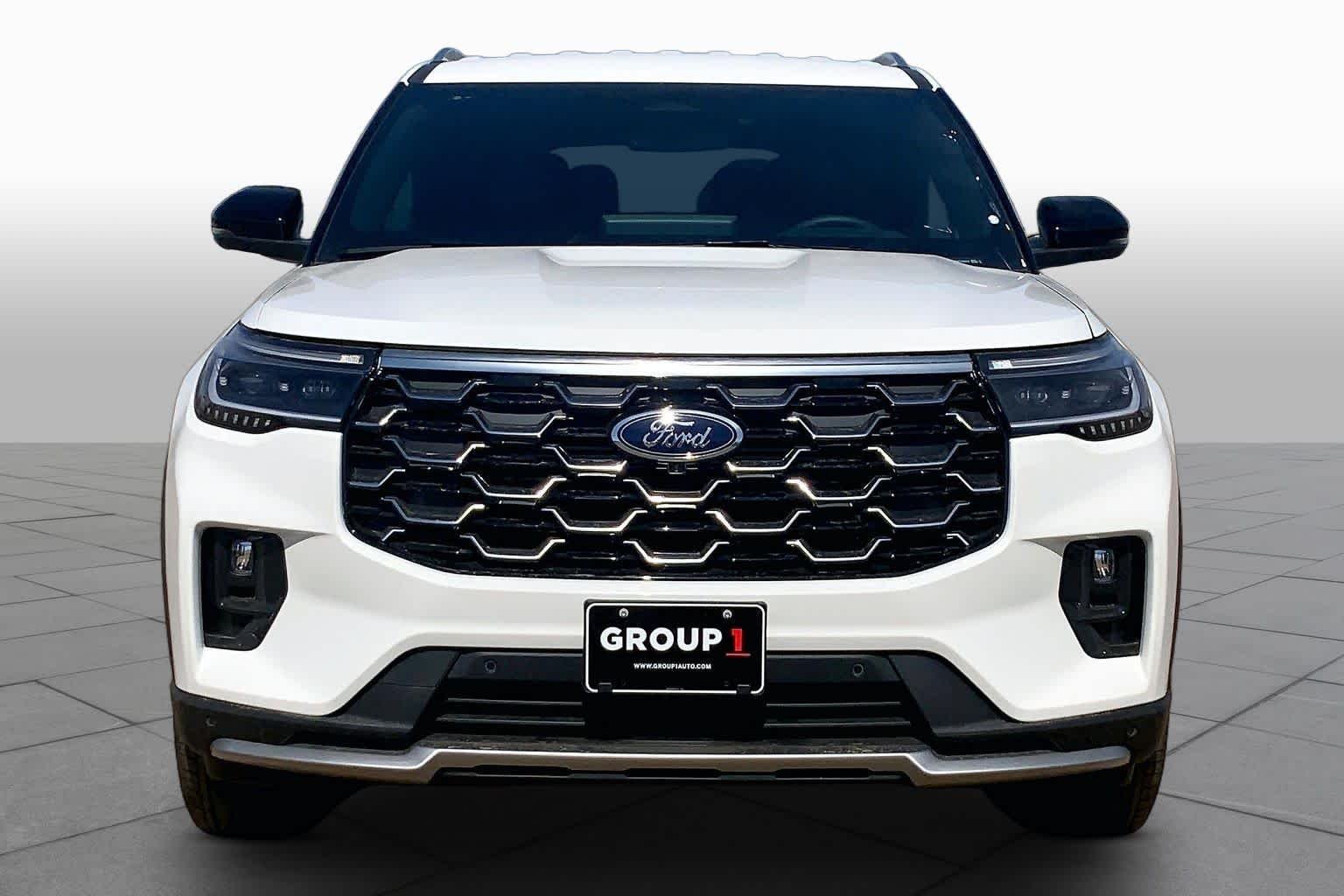 New 2026 Star White Metallic Tri-Coat Ford Platinum™ image 3