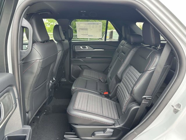 New 2026 Space White Metallic Ford ST-Line image 35