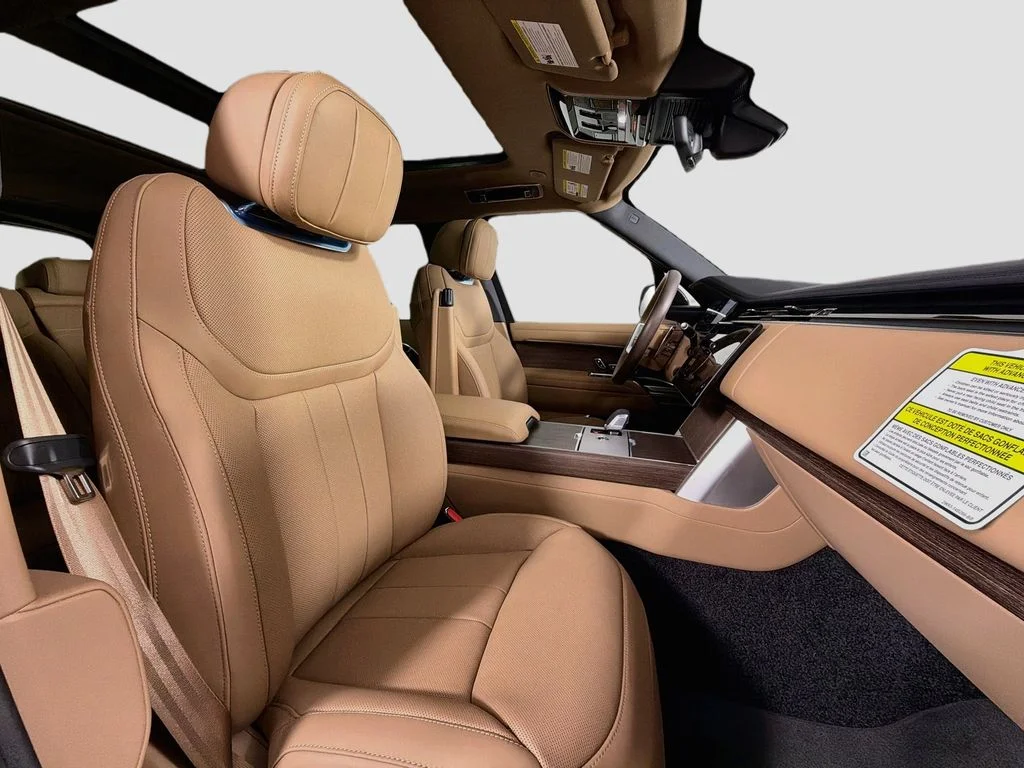 New 2026 Eiger Grey Land Rover SE image 30