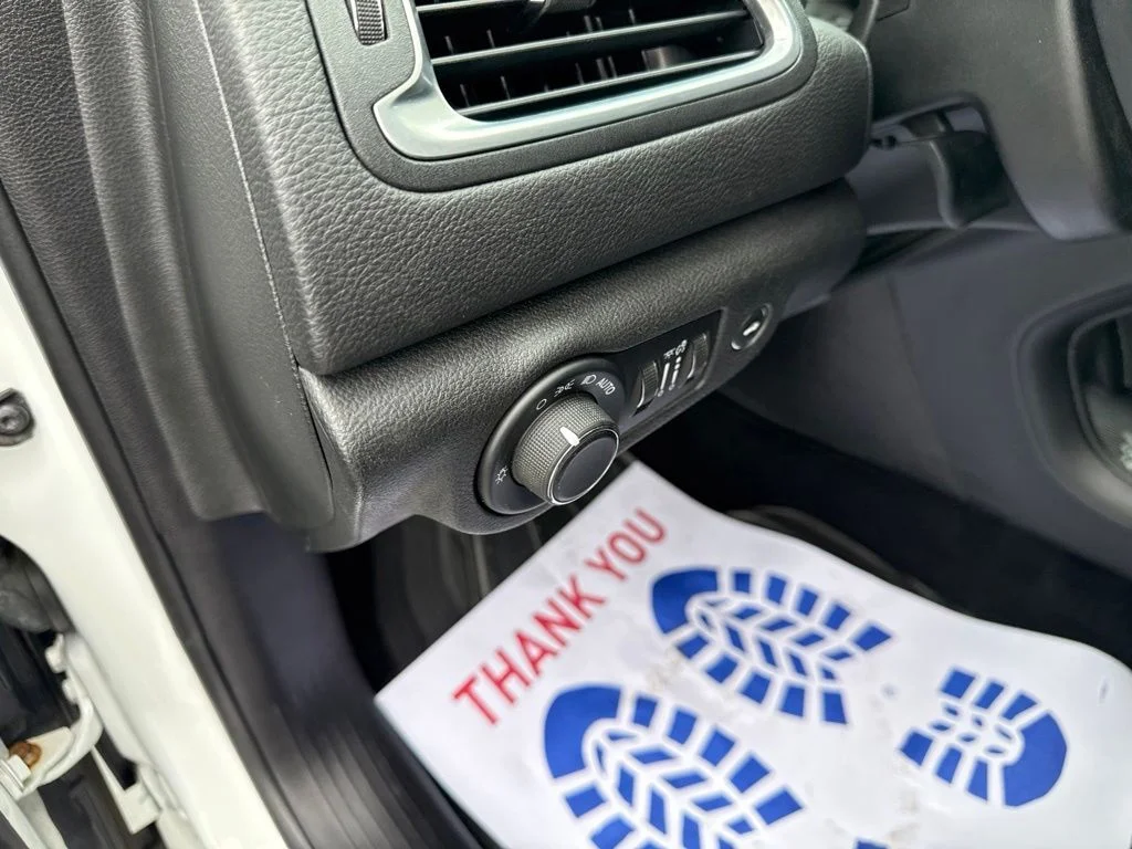 Used 2016 White Chrysler Limited image 17