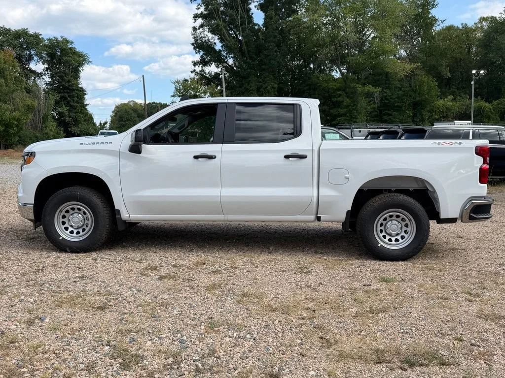 New 2026 Summit White Chevrolet WT image 7