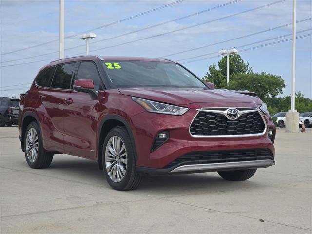 Certified Used 2025 RUBY FLARE PEARL Toyota  image 3