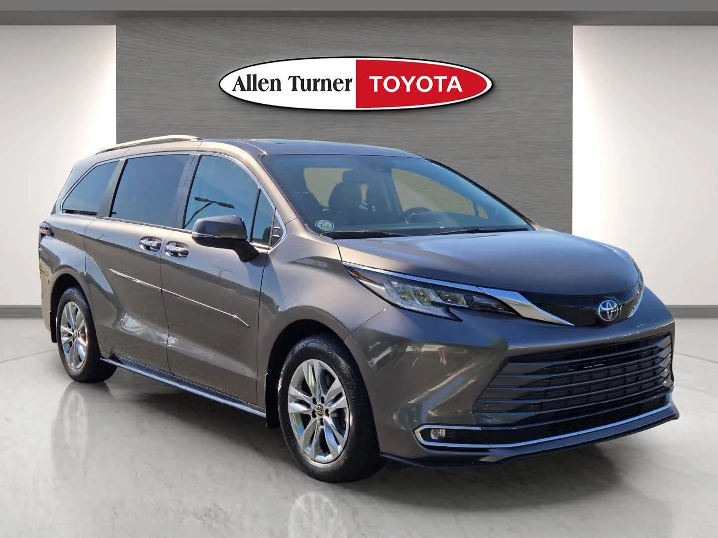 2024 Toyota Sienna Limited 7-Passenger Hybrid FWD's photo