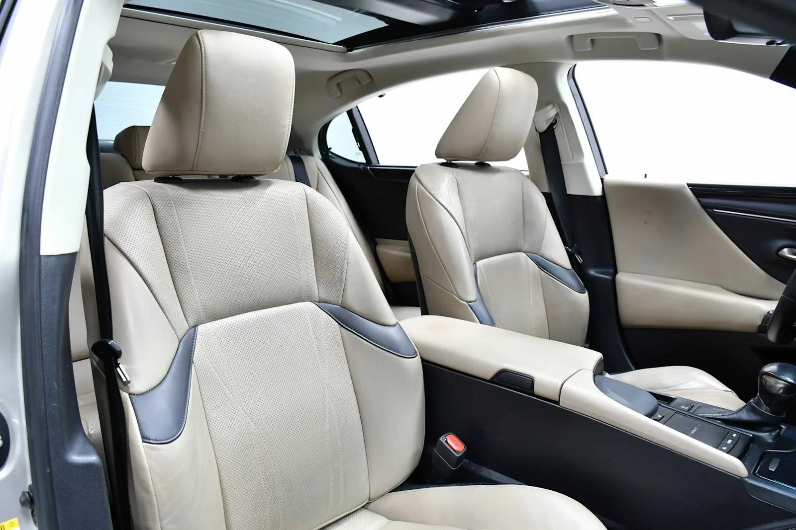 Used 2019 Moonbeam Beige Metallic Lexus Ultra Luxury image 25