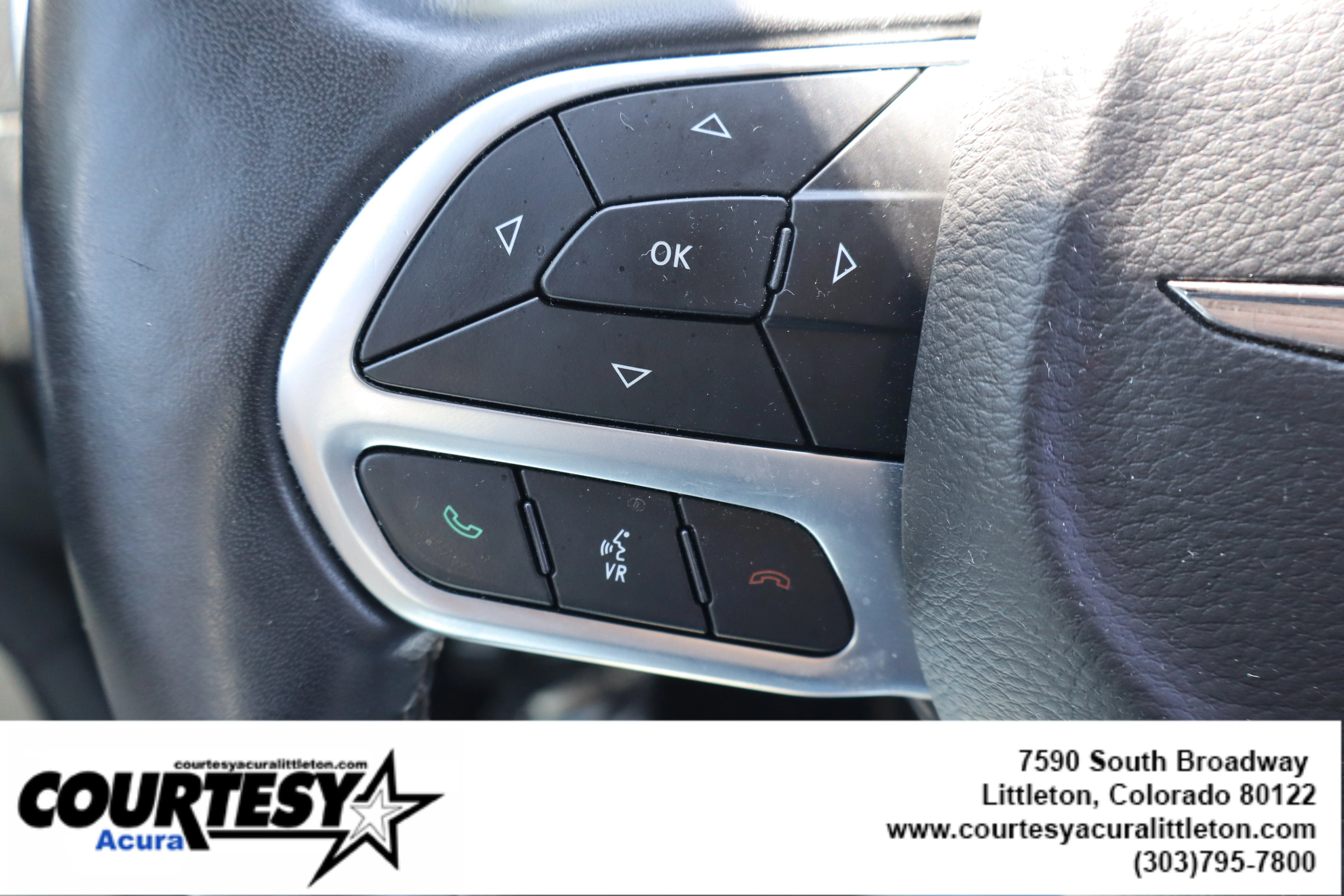 Used 2020 Velvet Red Pearlcoat Chrysler Limited image 11
