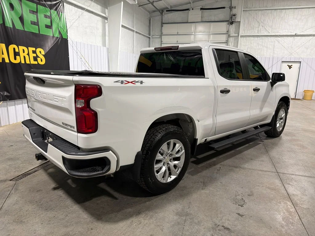 Used 2021 Summit White Chevrolet Custom image 6