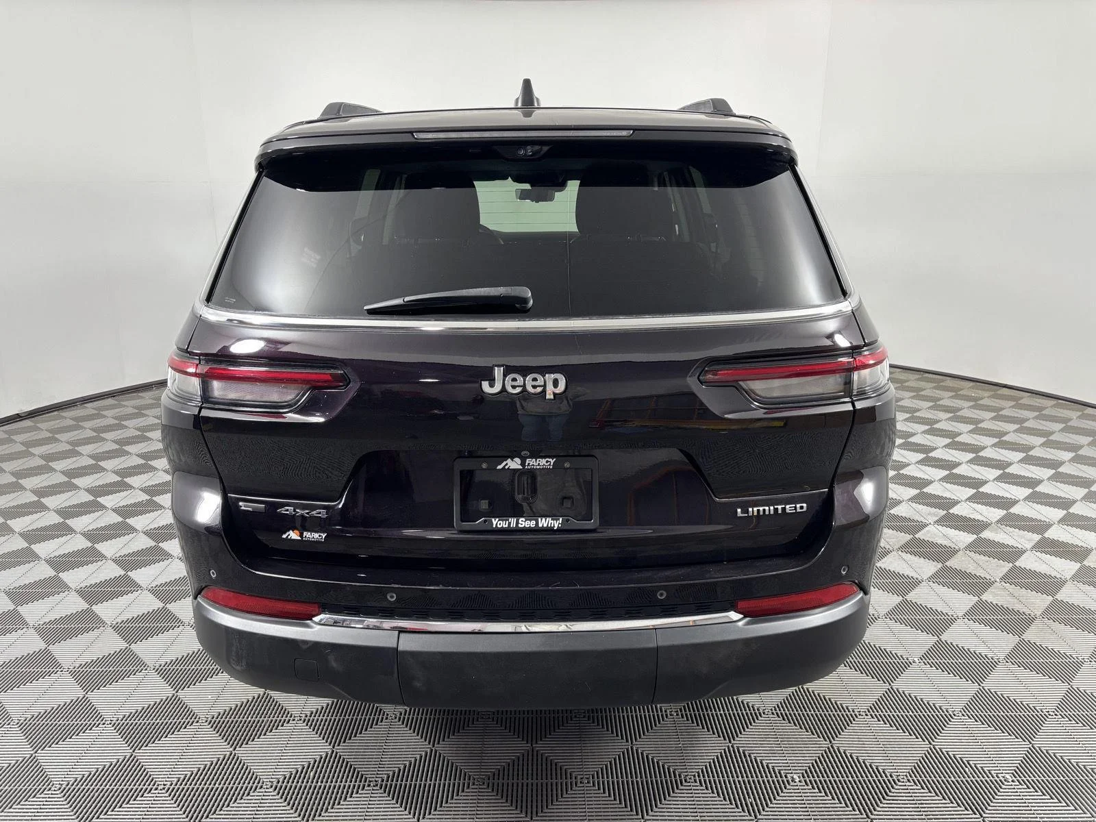 Used 2023 Ember Pearlcoat Jeep Limited image 4