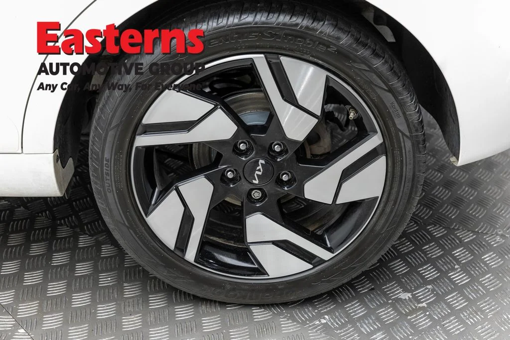 Used 2023 White Kia GT-Line image 8