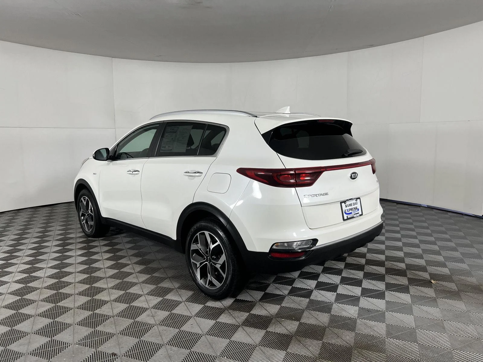 Used 2021 Snow White Pearl Kia EX image 5