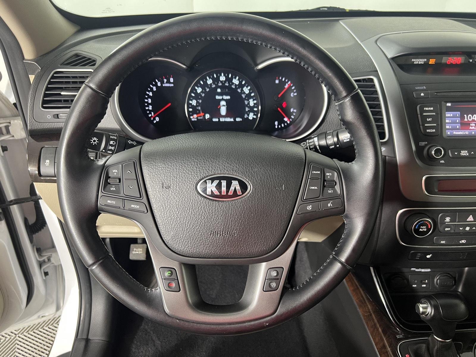 Used 2015 Snow White Pearl Kia EX image 22