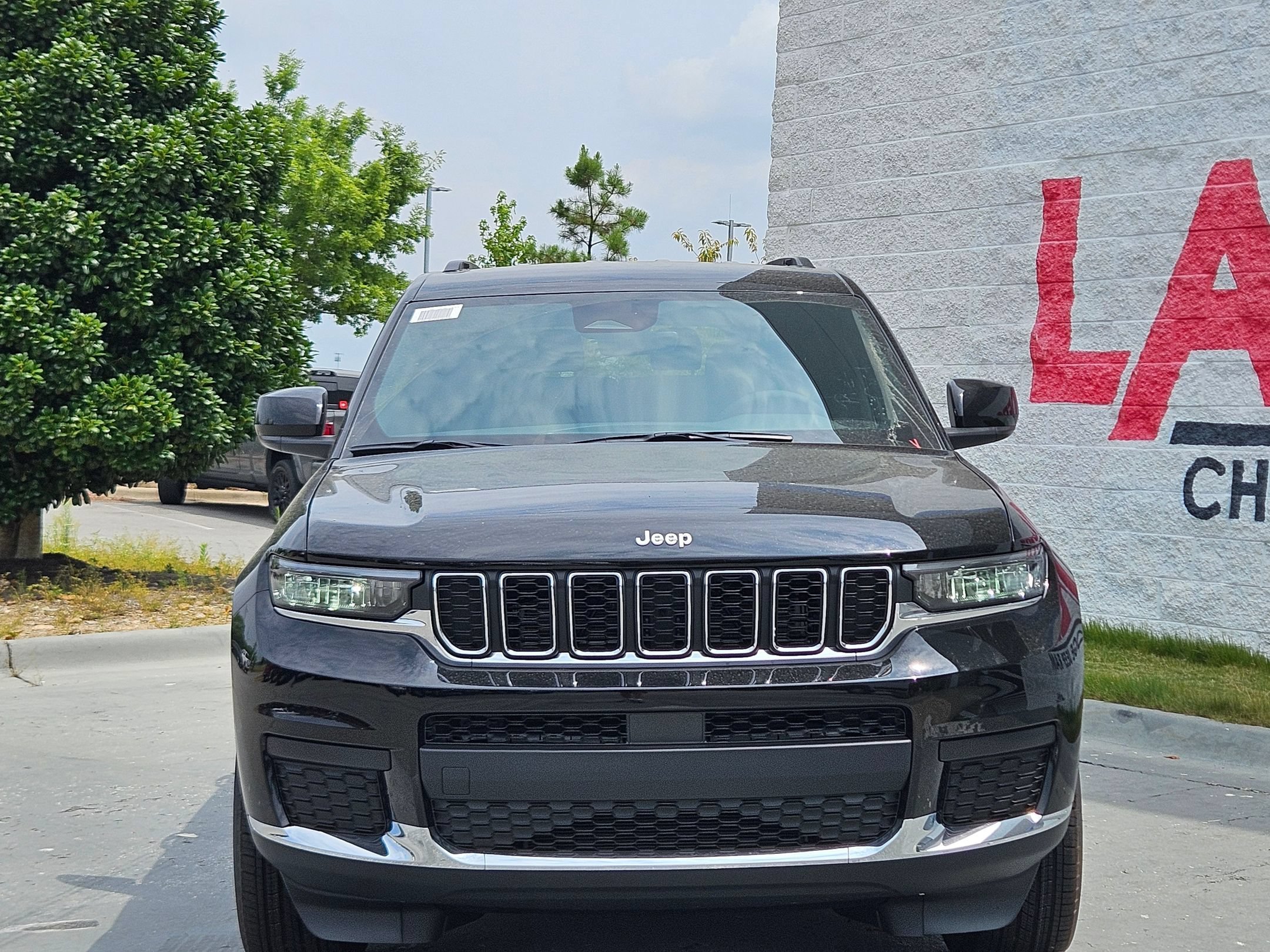 New 2026 Diamond Black Crystal Pearlcoat Jeep Laredo image 2