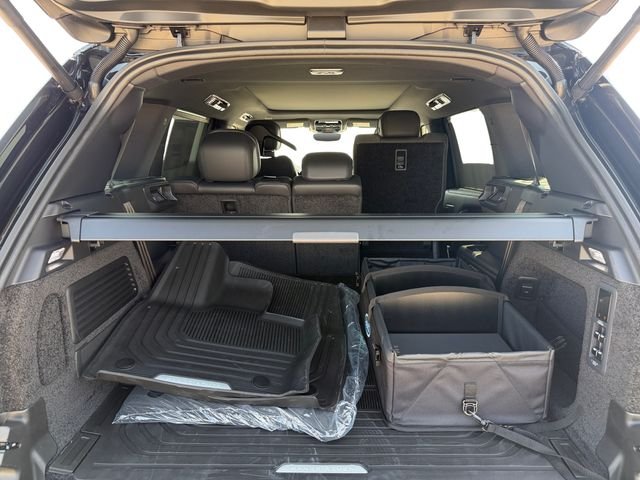New 2026 Santorini Black Land Rover SE image 18