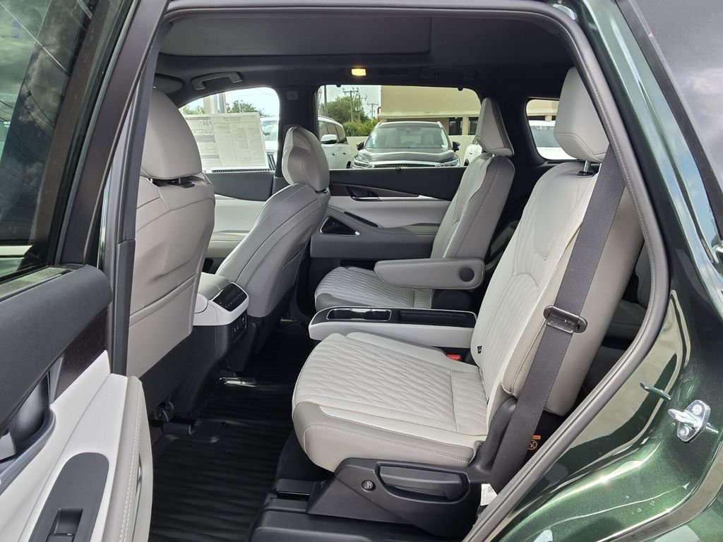 New 2027 2T DEEP EMRLD INFINITI Autograph AWD image 14