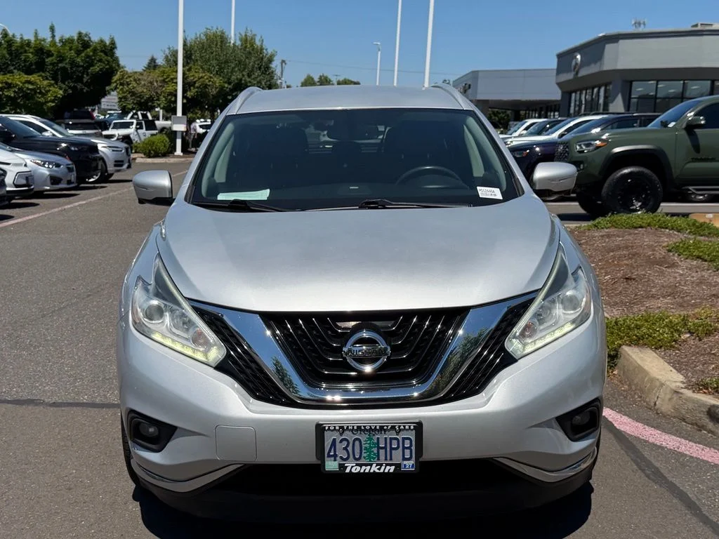 Used 2015 Silver Nissan SL image 3
