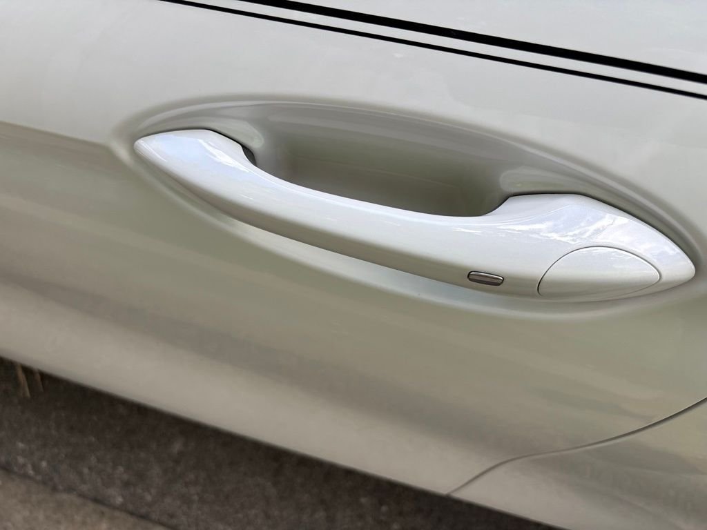Used 2025 White Buick Avenir image 22