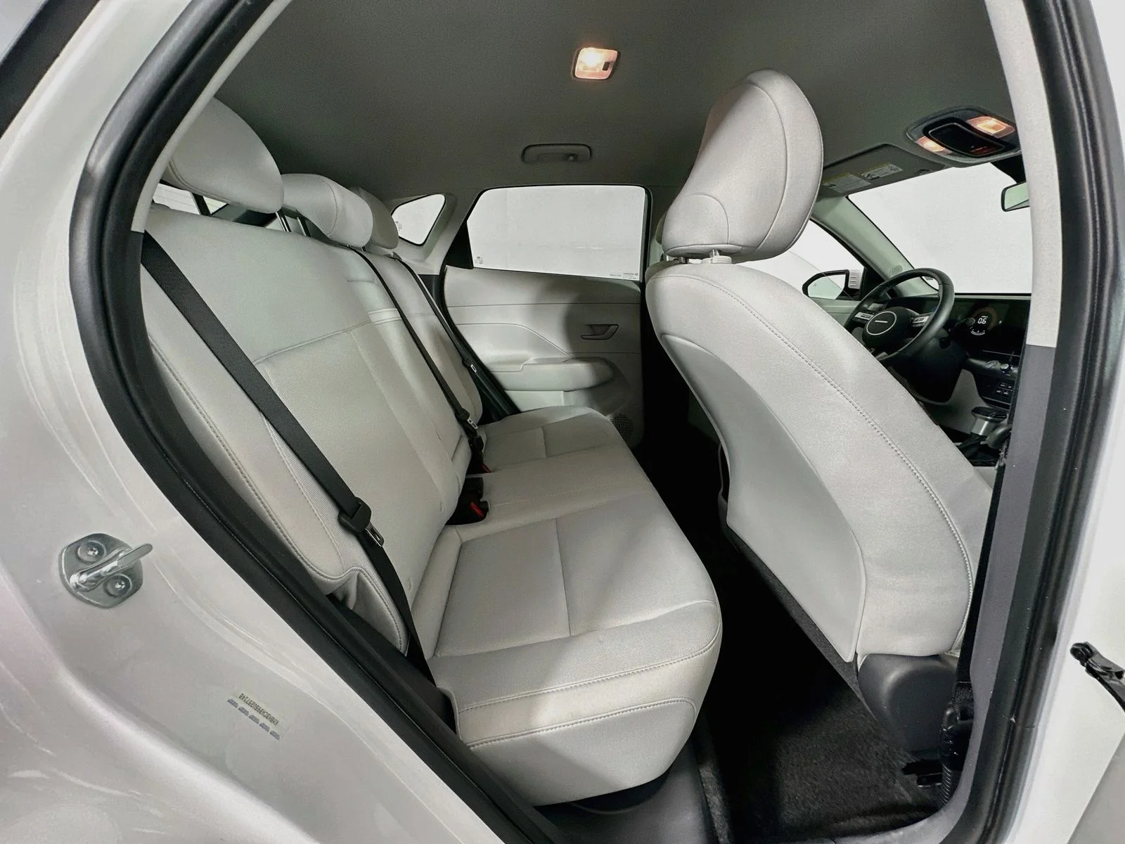 Used 2025 Atlas White Hyundai SEL image 26