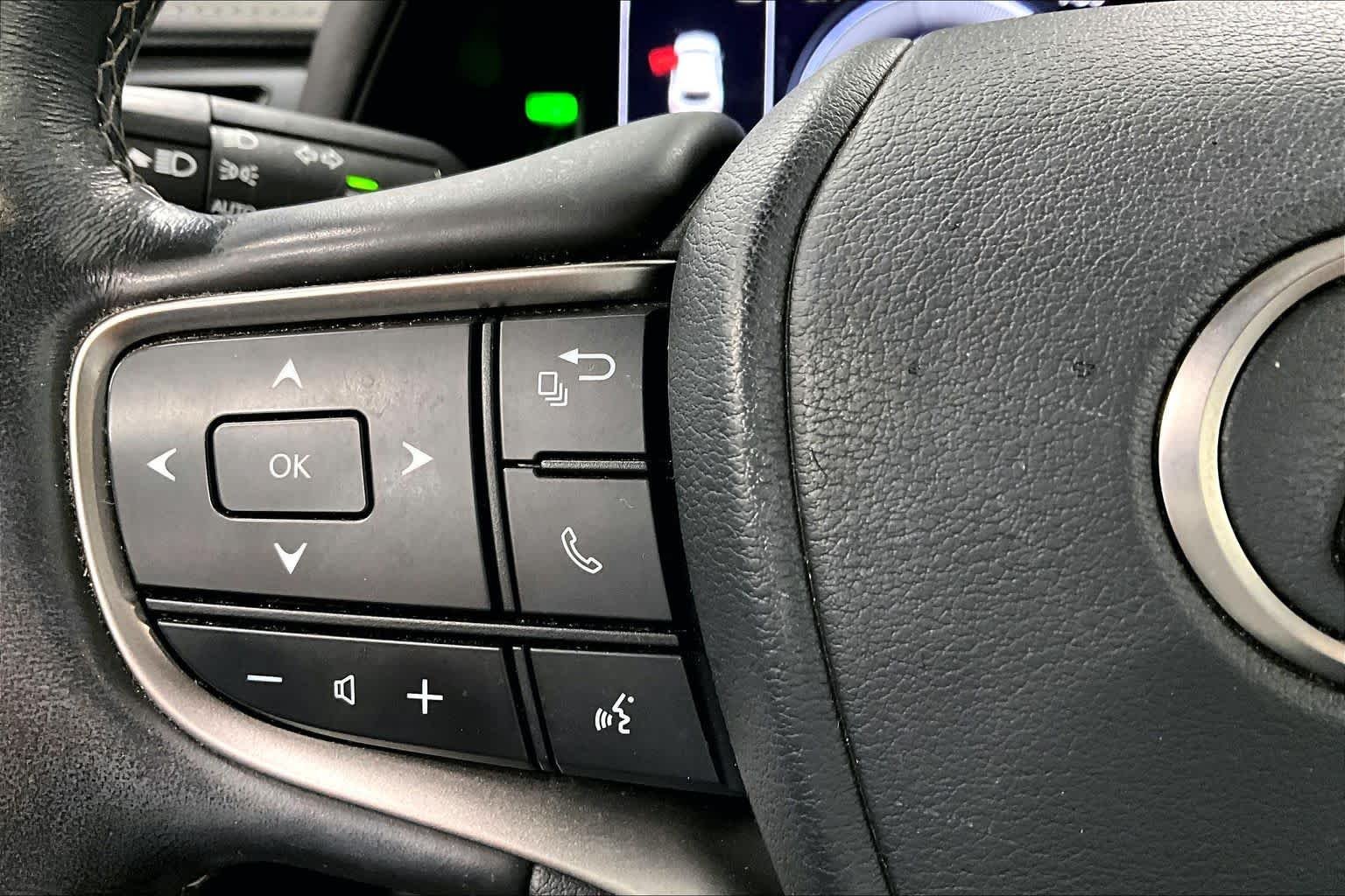 Used 2019 Atomic Silver Lexus  image 23