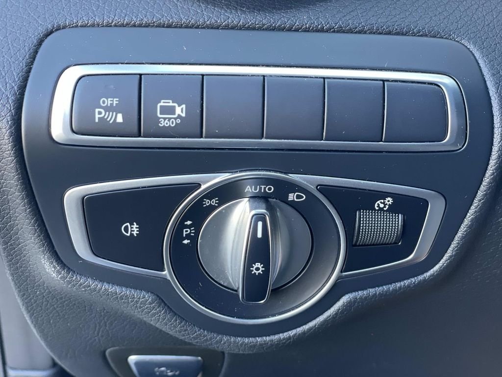 Used 2019 Black Mercedes-Benz GLC 350e image 17