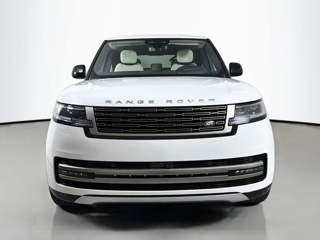 New 2026 Fuji White Land Rover SE image 2