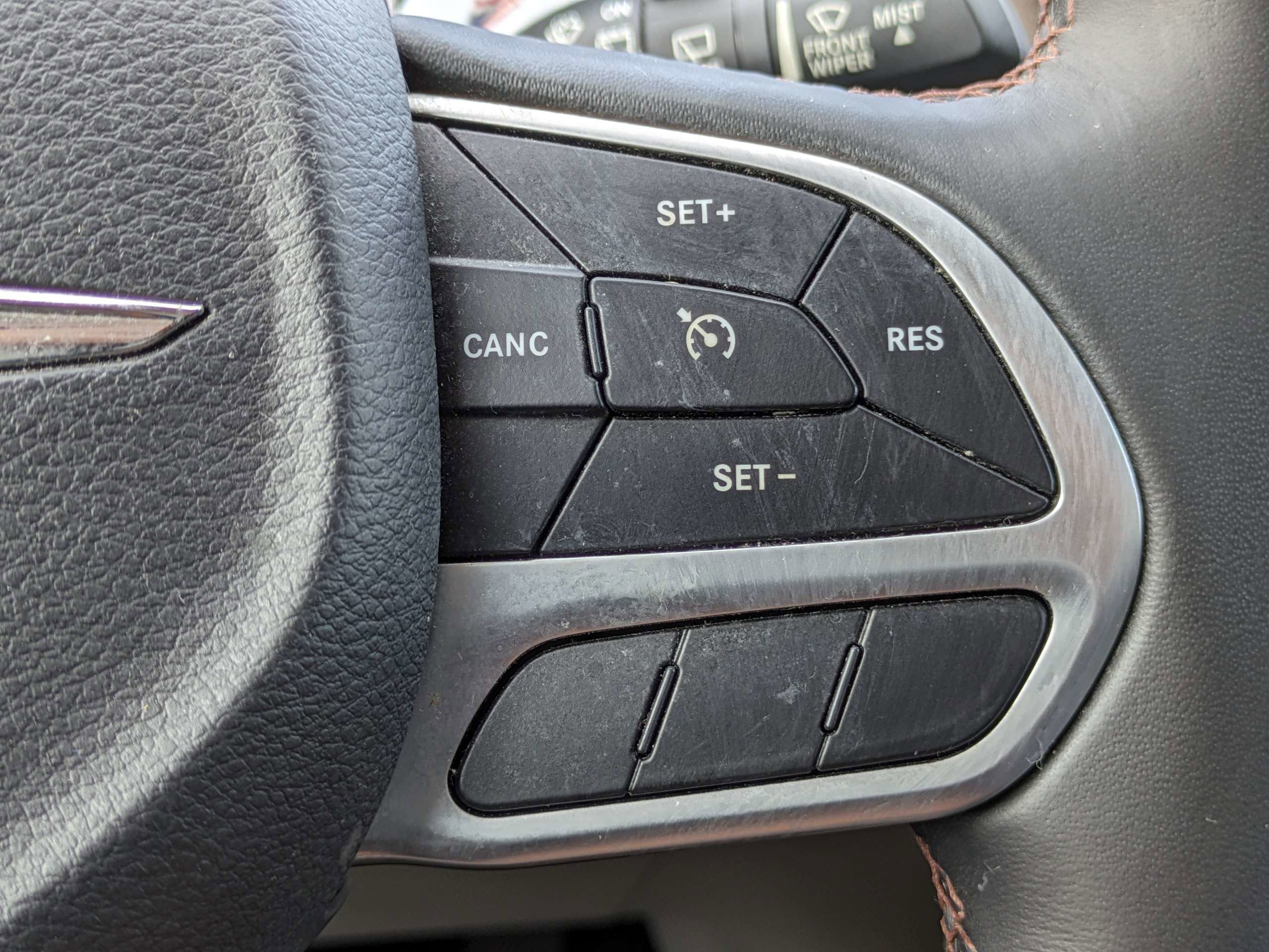 Used 2018 Silver Chrysler Touring L image 29