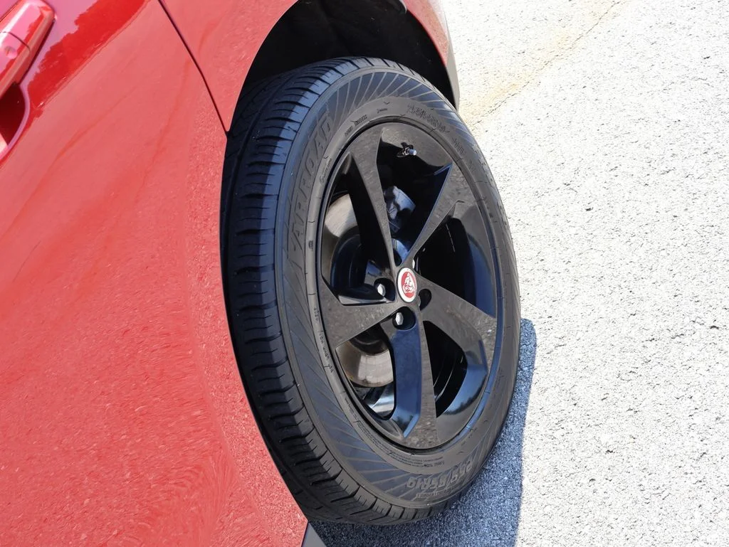 Used 2017 Red Jaguar 35t Prestige image 39