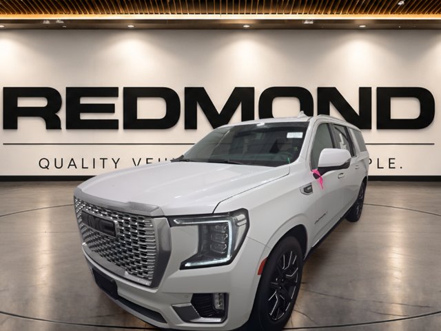 Used 2023 White Frost Tricoat GMC Denali image 3