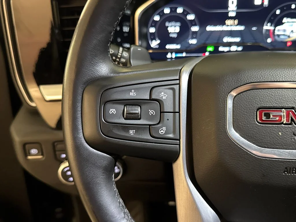 Used 2022  GMC Elevation image 18