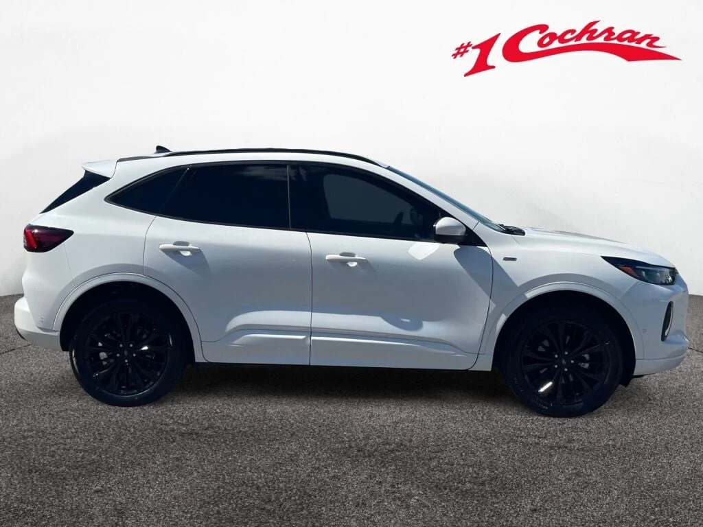 Used 2023 Star White Metallic Tri-Coat Ford ST-Line Elite image 28