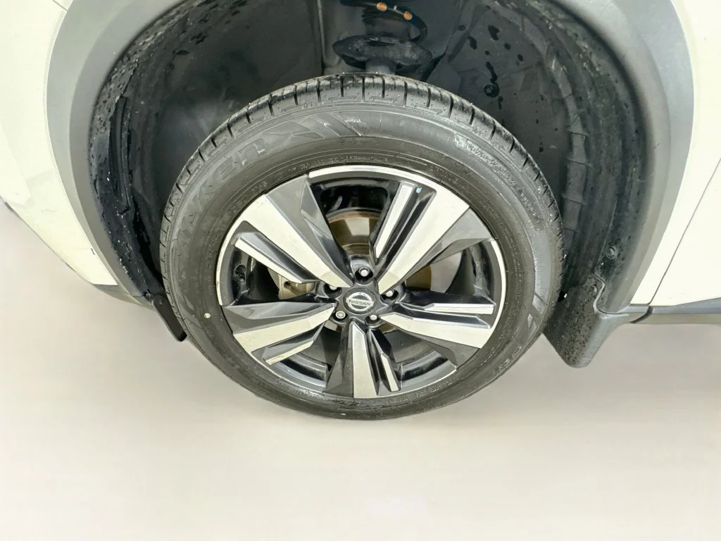 Used 2021 White Nissan SL image 40