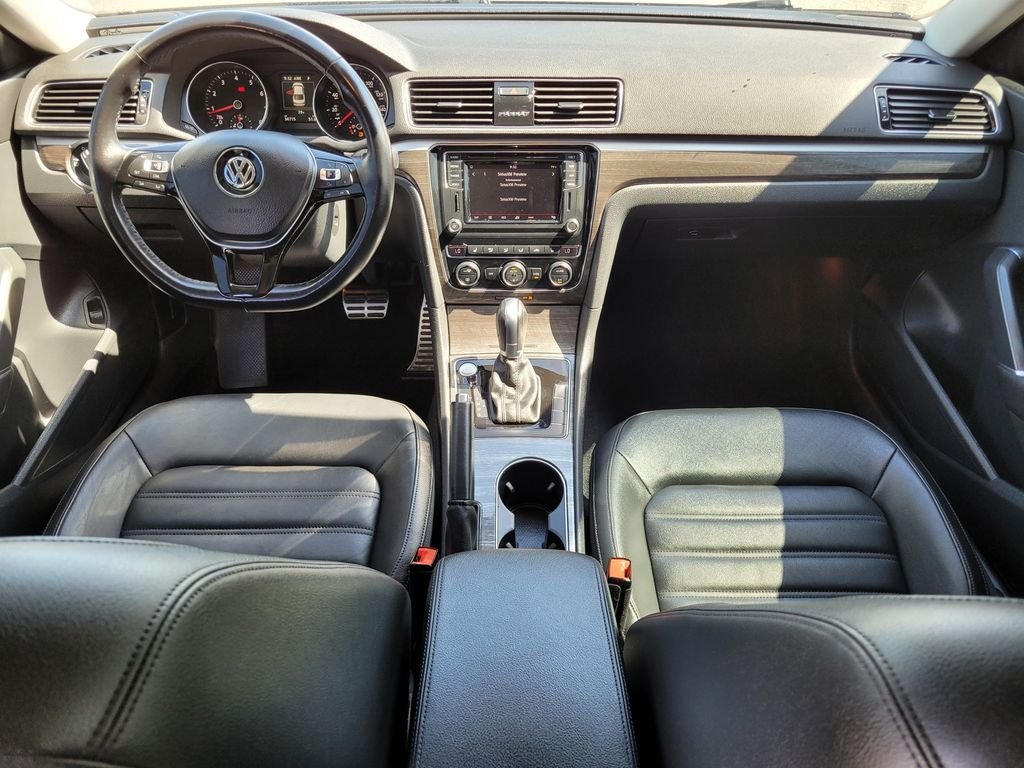 Used 2018 Black Volkswagen 2.0T SEL Premium image 14