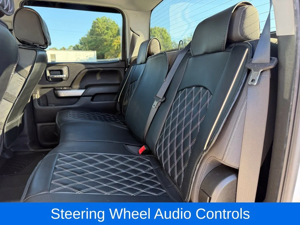Used 2018 SUMMIT WHITE Chevrolet LT image 17