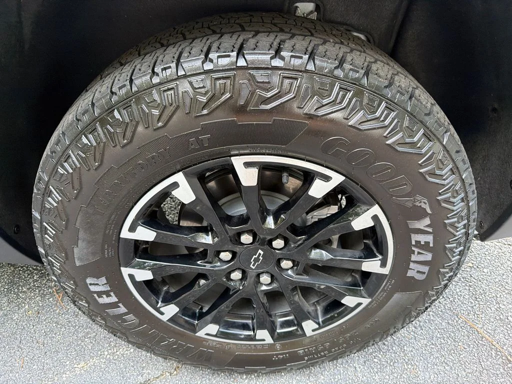 Used 2026 Gray Chevrolet Z71 image 20