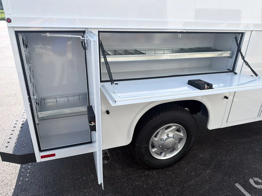 New 2027 Oxford White Ford E-350 SRW image 11