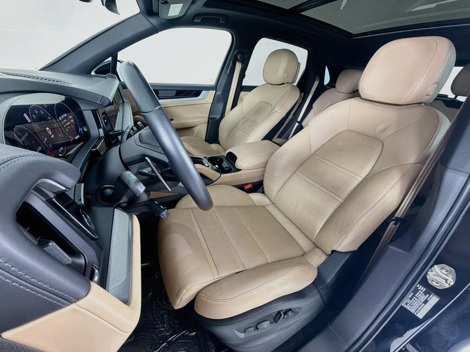 Certified Used 2024  Porsche  image 5