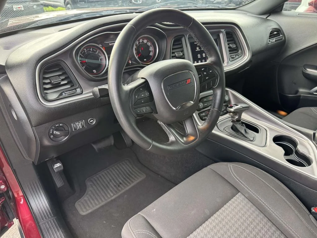 Used 2019 Red Dodge SXT image 2