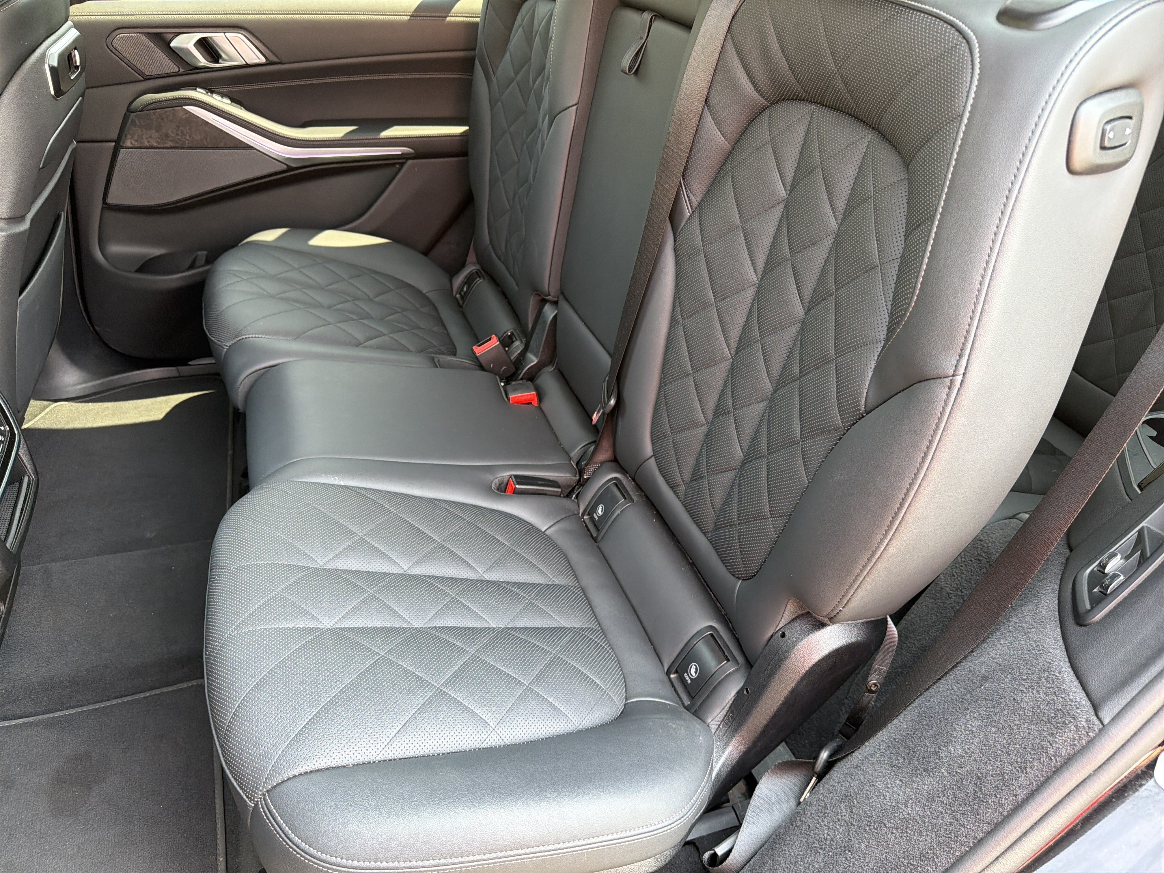 Used 2025 Black Sapphire Metallic BMW xDrive40i image 28